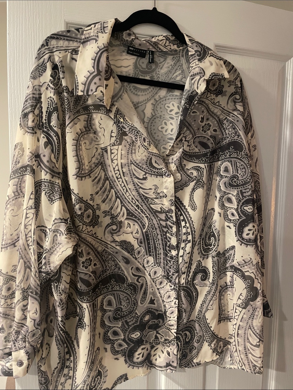 Woman’s size 16 Paisley Button-Up Shirt in Cream and Black
